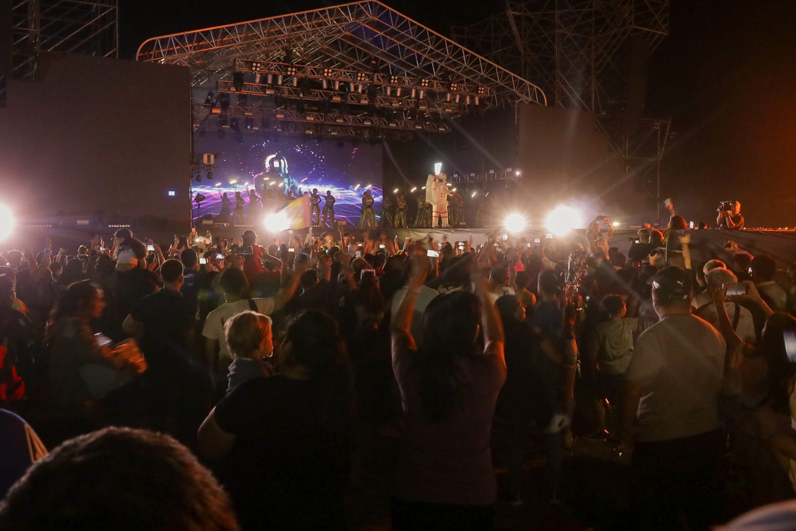 Con todo el entusiasmo y alegría de las juventudes, inició la Fiesta Nacional Septiembre Joven 2024.