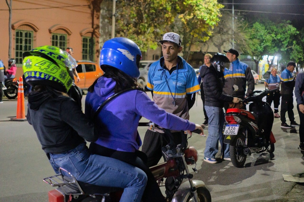 Más de 130 vehículos retenidos por ruidos molestos, falta de casco protector y luces reglamentarias.