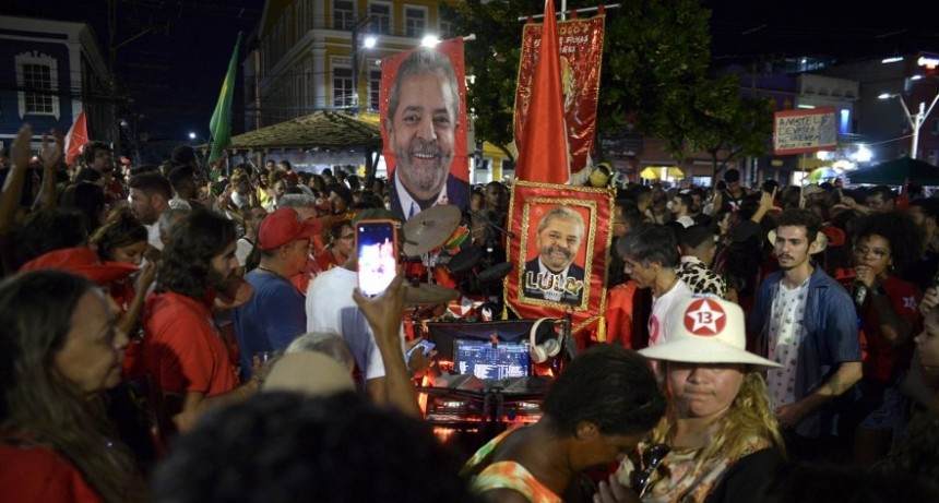 Lula ganó por más de 5 puntos e irá a segunda vuelta con Bolsonaro