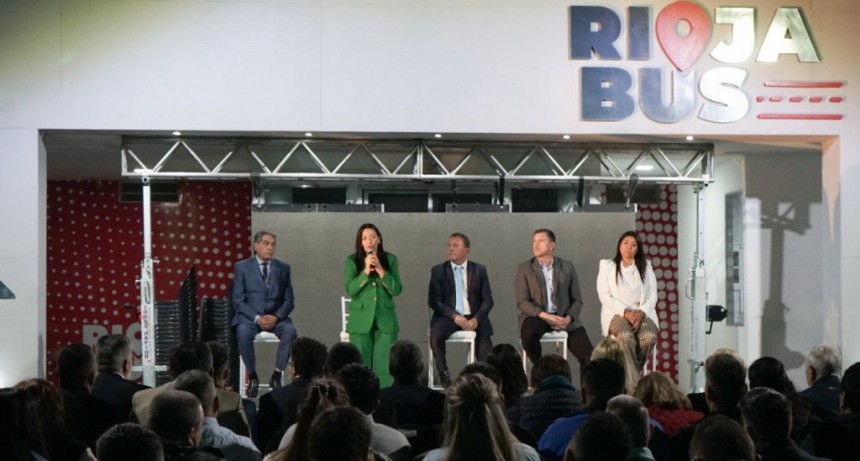 Celebrando el primer año de Rioja Bus el gobierno provincial anunció el Boleto Estudiantil Gratuito para las y los estudiantes chileciteños 