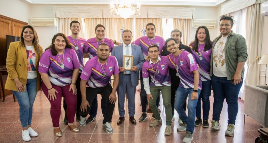 El gobernador recibió al equipo de vóley Azahares, ganadores del torneo WePlay en Salta