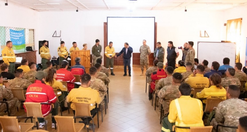 Compromiso con la ciudadanía y el ambiente  Gobernador Quintela presente en el Curso de Brigadistas de Incendios Forestales