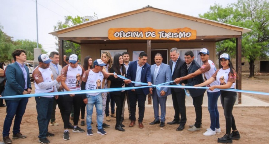 El Gobernador Ricardo Quintela inauguró nueva Oficina de Turismo