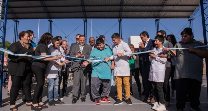 El gobernador Ricardo Quintela inauguró Playón Deportivo en la Escuela Especial  N°338 