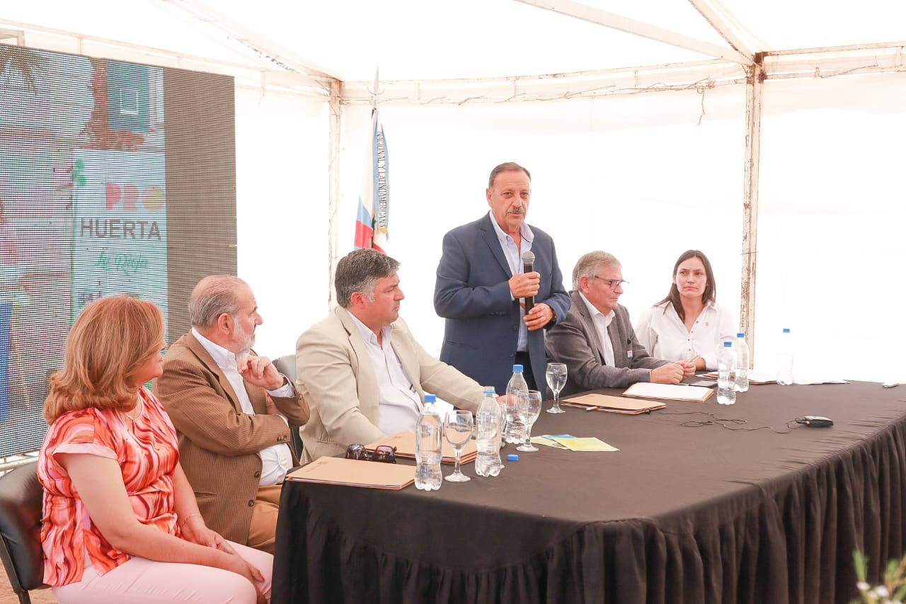 Quintela rubricó un importante acuerdo para mitigar los efectos de la sequía en Los Llanos riojanos junto al INTA.