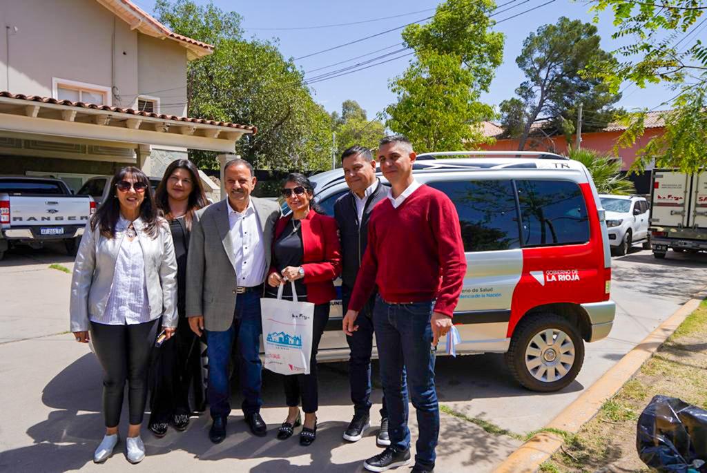 El gobernador Quintela plantea la importancia de la salud pública fortalecida en la provincia para toda la población.