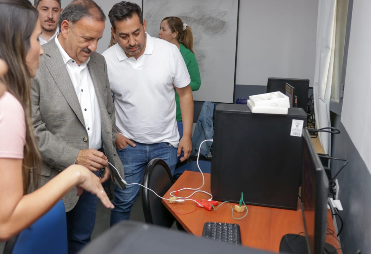 Quintela visitó la obra de ampliación del programa de Fortalecimiento Escolar y Social.