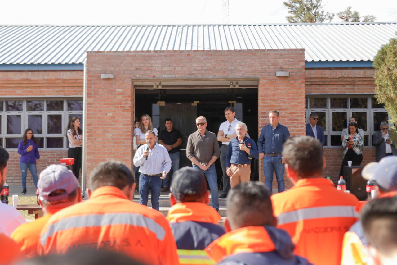 Reunión de trabajadores de empresa vial con Quintela