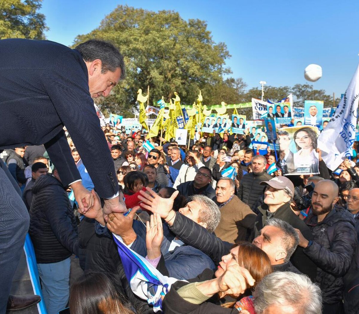 Massa insistió en ”un Gobierno de unidad nacional” e hizo un gesto a los radicales.