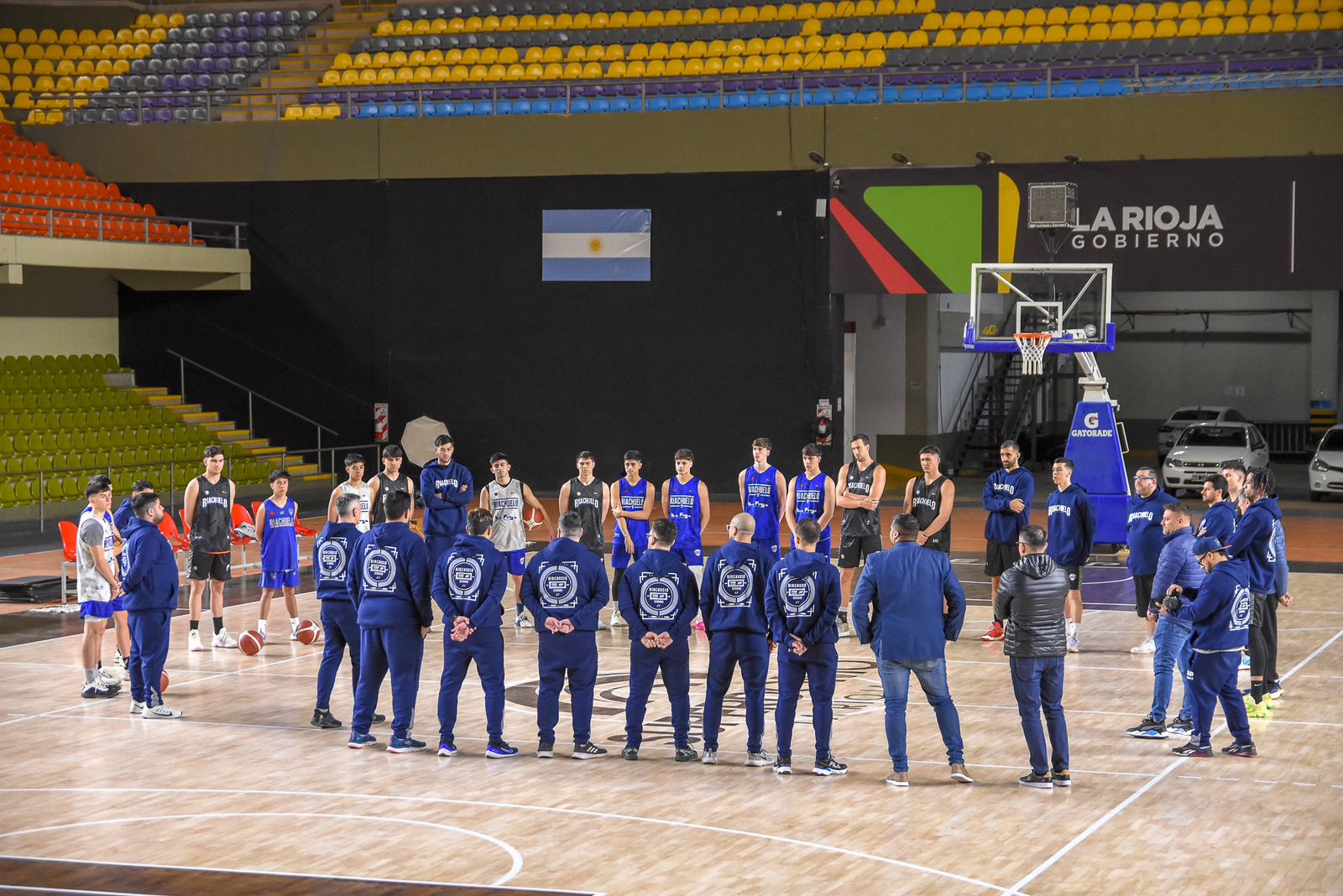 Riachuelo presenta su plantel y la indumentaria para la temporada 2024/25.