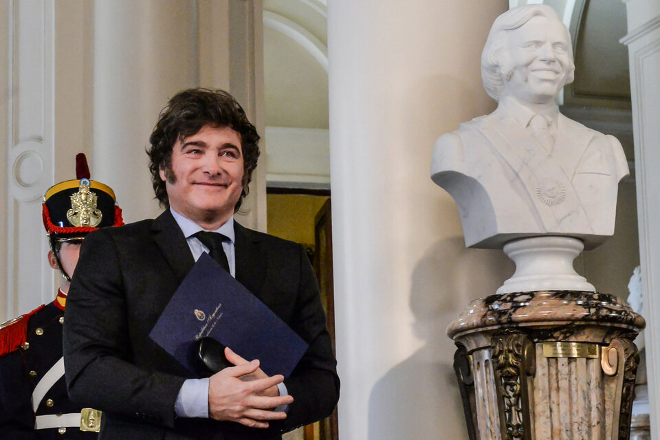 Milei ajusta a lo Menem: el financiamiento educativo cayó 40 % en 2024.