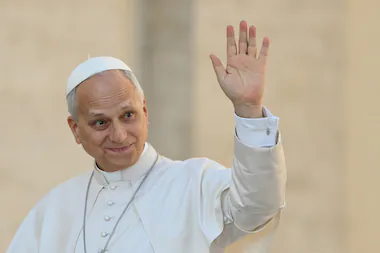 A menos de un mes de su visita a Argentina El papa Le&oacute;n XIV ser&aacute; operado de un n&oacute;dulo en un pulm&oacute;n 