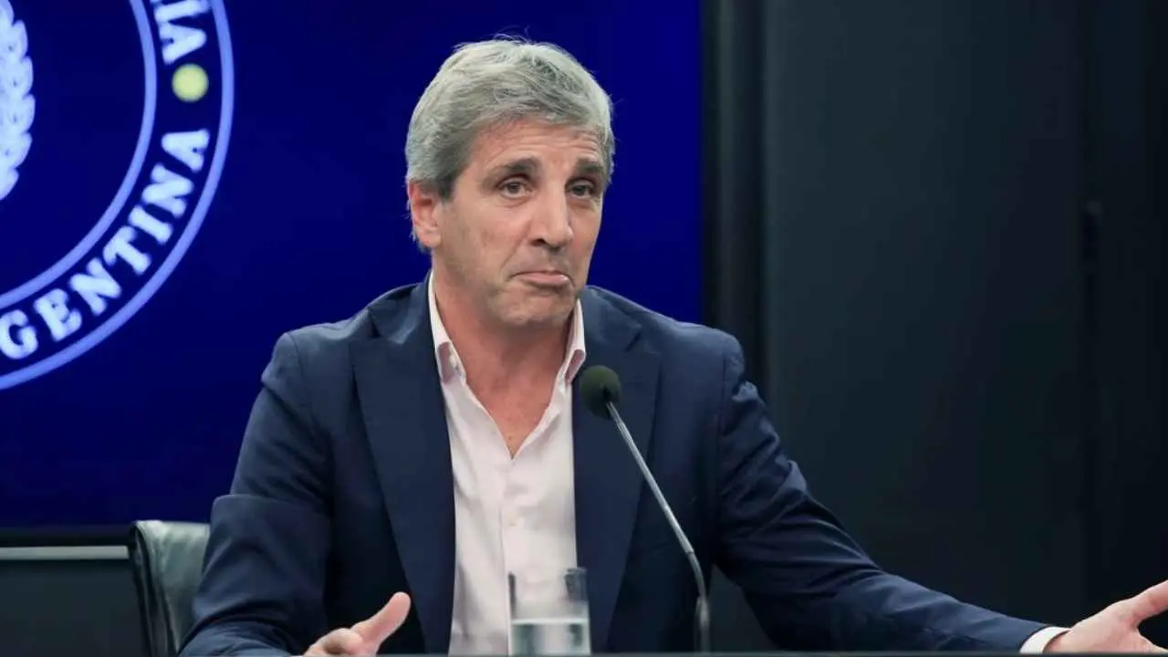 Caputo nervioso insult&oacute; hoy a una profesora por redes sociales