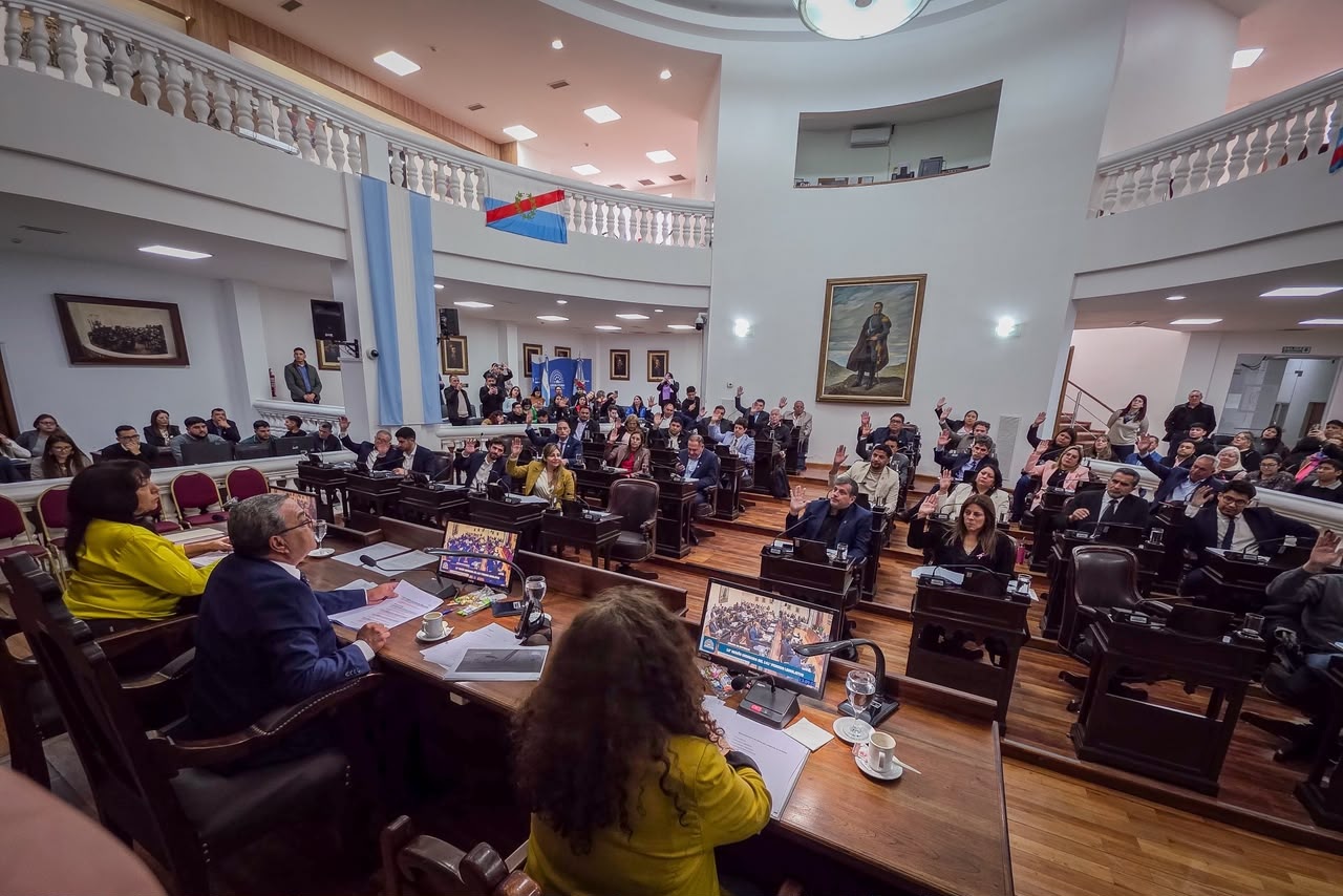 La C&aacute;mara de diputados aprob&oacute; la regulaci&oacute;n del uso de celulares en las escuelas y design&oacute; al Fiscal General