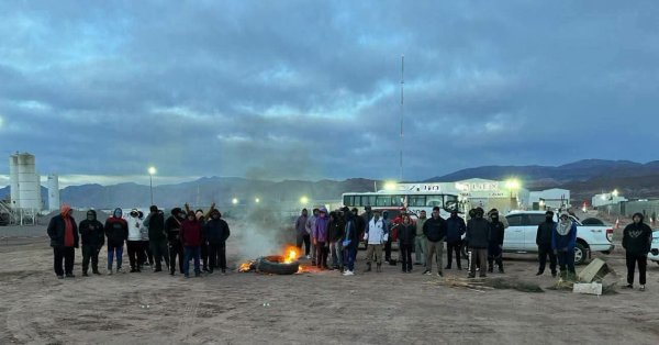 Chinos VIVOS, argentinos TONTOS? Catamarque&ntilde;os cortan acceso a minera Zijin-Liex 