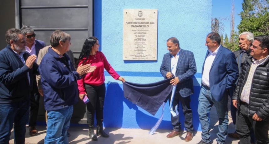 El gobernador Ricardo Quintela inauguró planta embotelladora en Pagancillo