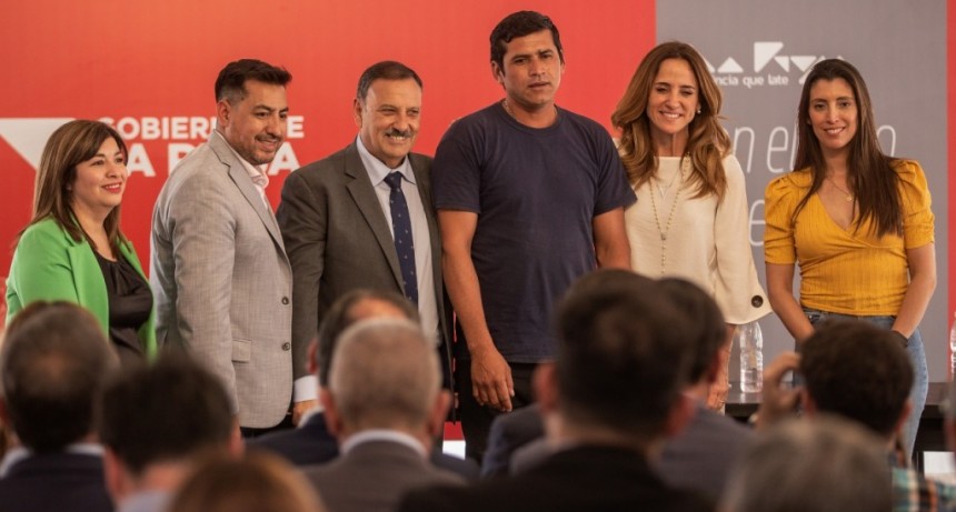 Quintela con Tolosa Paz anuncian la creación de un fondo crediticio para microemprendimientos