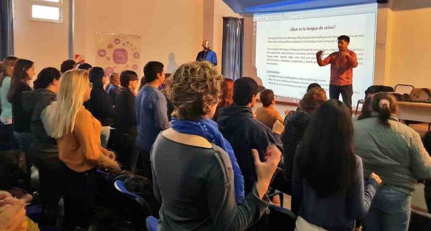 La Municipalidad capacita a guías de museo en lengua de señas