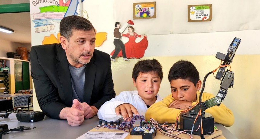 El Ministerio de Transporte y Comunicaciones realizó el 1° Tecnomovil en Famatina 