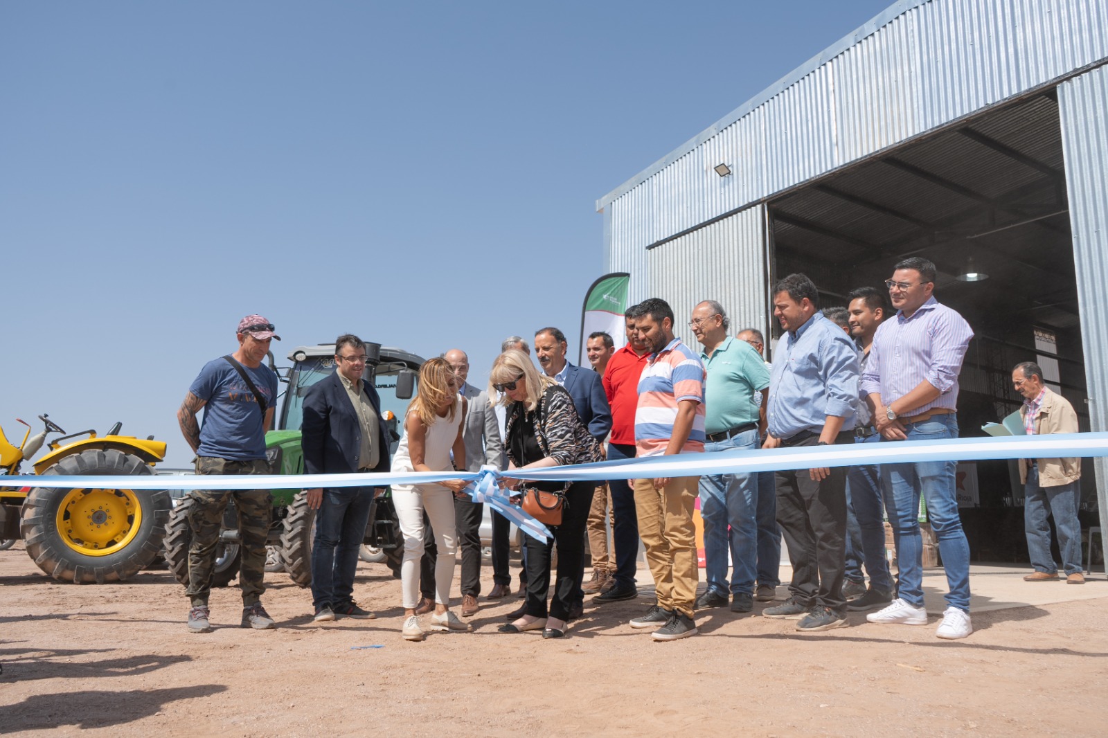 Ricardo Quintela en la inauguración del nuevo galpón de Empaque de la cooperativa COFRULAR.