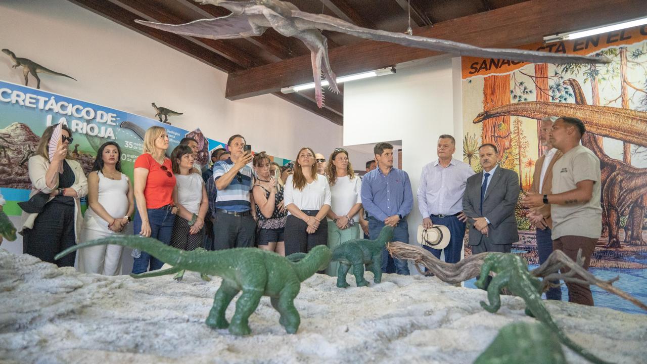 Legisladores nacionales de la Comisión de Turismo visitaron el Parque de los dinosaurios.