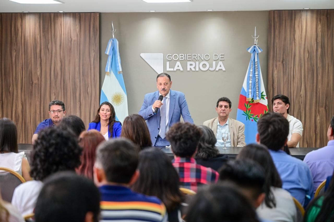 Senadores por un Día en el Congreso Nacional. Quintela instó a las juventudes de la provincia a debatir ideas.