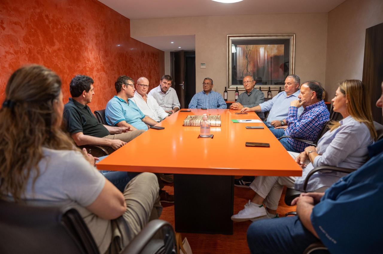 Reunión con Cooperativa de Agricultores Federados: La provincia trabaja en generar oportunidades de inversión para La Rioja.