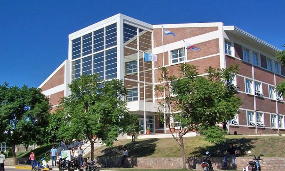 “Sin la Ley de Financiamiento Universitario, varias universidades podrían dejar de funcionar, entre ellas la UNLaR”  