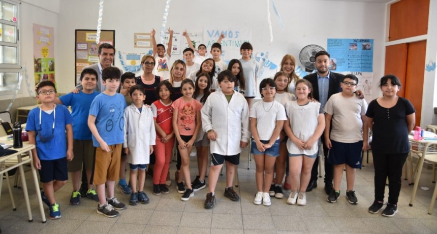 En el cierre del ciclo lectivo el Ministro de Educación visitó la escuela 417 en el barrio Néstor Kirchner
