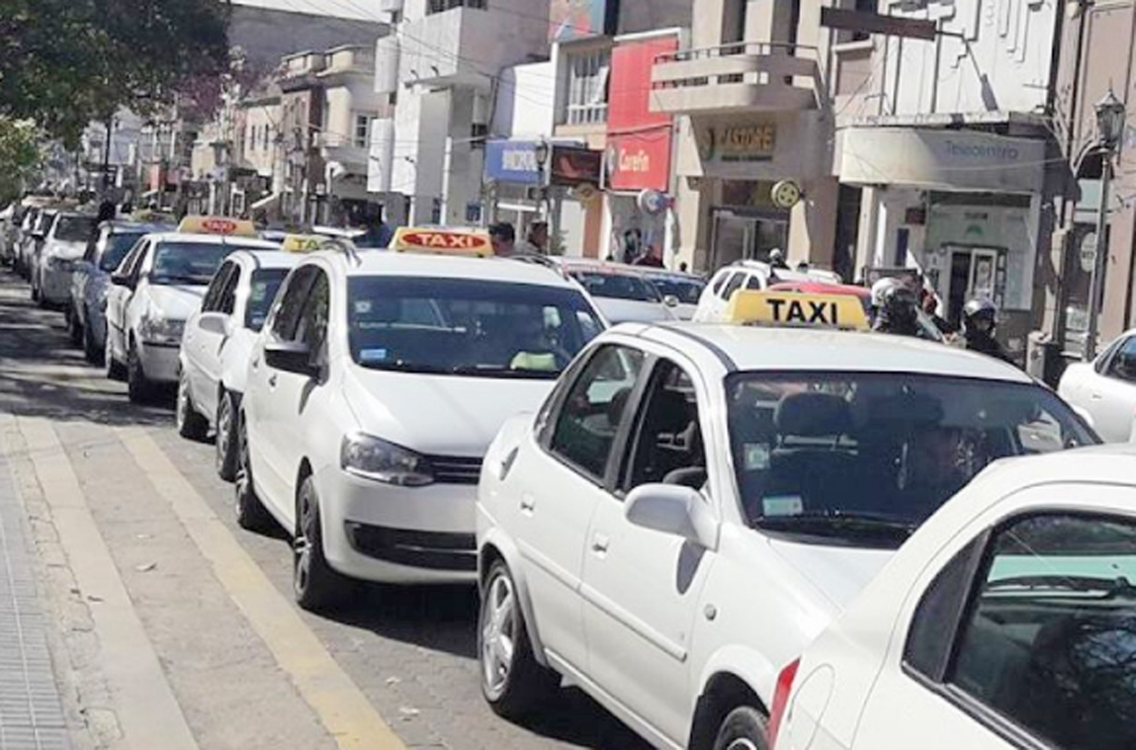 Duro golpe al bolsillo. El Concejo Deliberante aprobó un fuerte aumento en la tarifa para Taxis y Remises.