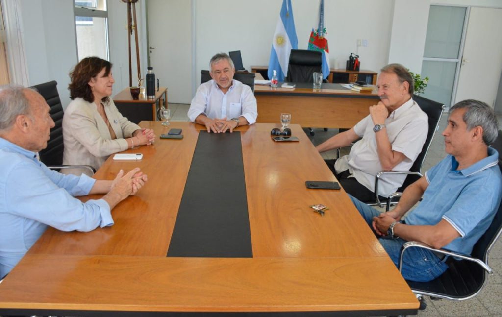 Armando Molina recibió a ex intendentes de la Ciudad para escuchar sus experiencias y aprendizajes.