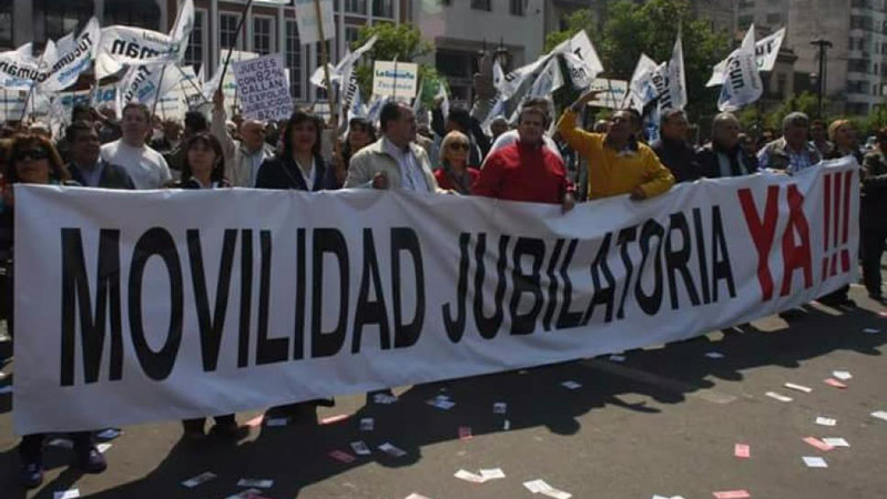 Ni los jubilados se salvan. Se suspende la fórmula de movilidad jubilatoria y habrá aumentos por decreto.