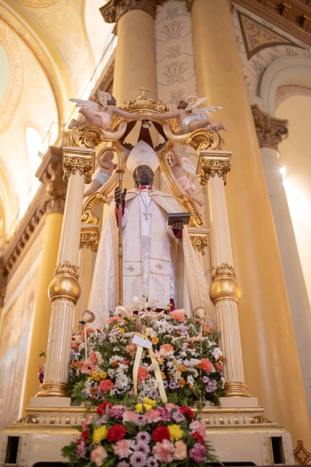 La Cofradía de Los Alféreces de San Nicolás de Bari: los fieles custodios de la imagen del santo patrono de La Rioja.