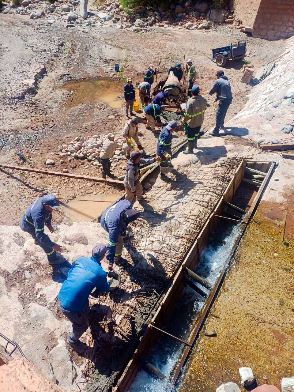 La Provincia avanza con obras clave en Famatina para optimizar la captación y el acceso al agua de riego