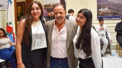 Jóvenes riojanos debatieron proyectos en el Congreso acompañados por Quintela.